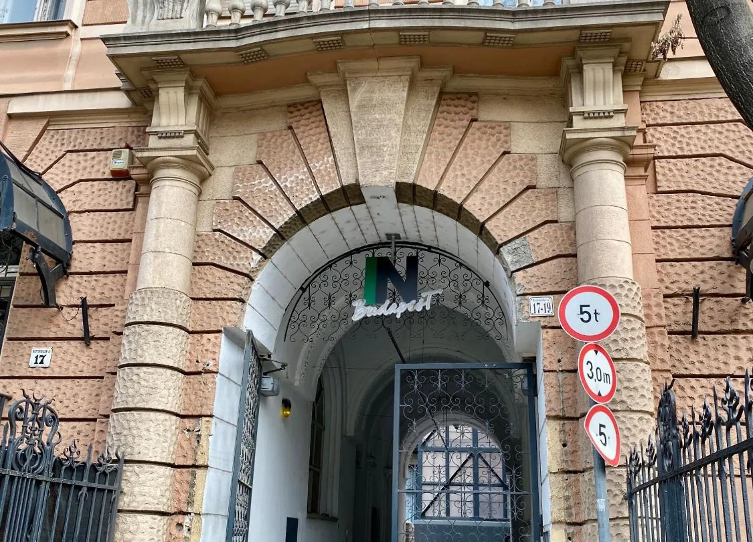 Roland Apartment Downtown - Rottenbiller Budapest 0*,  Ungheria
